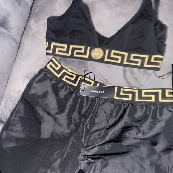 Brand new set never worn - Picture 2 of 3